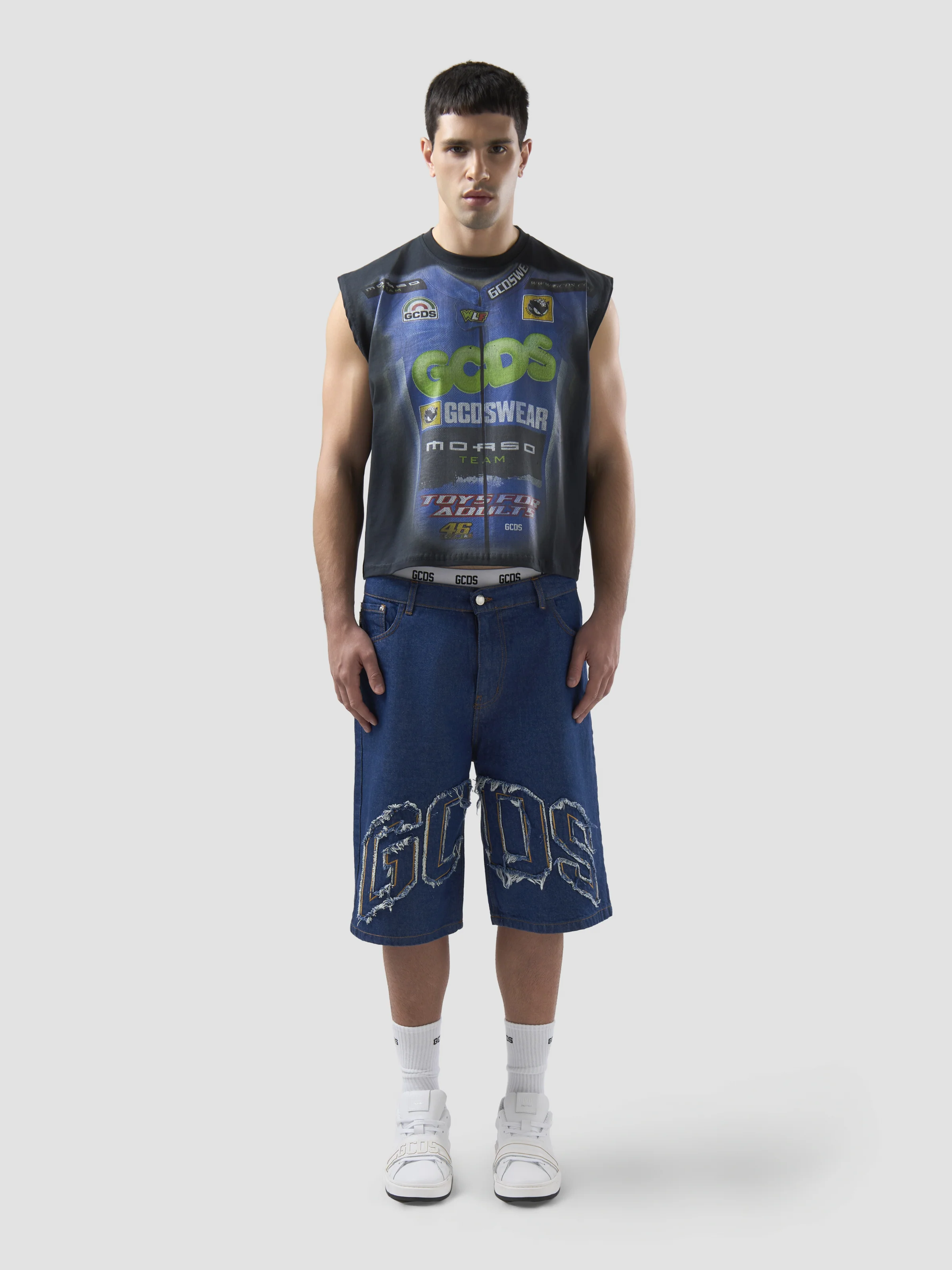 T-shirt smanicata VR46 con stampa tuta - Image 2