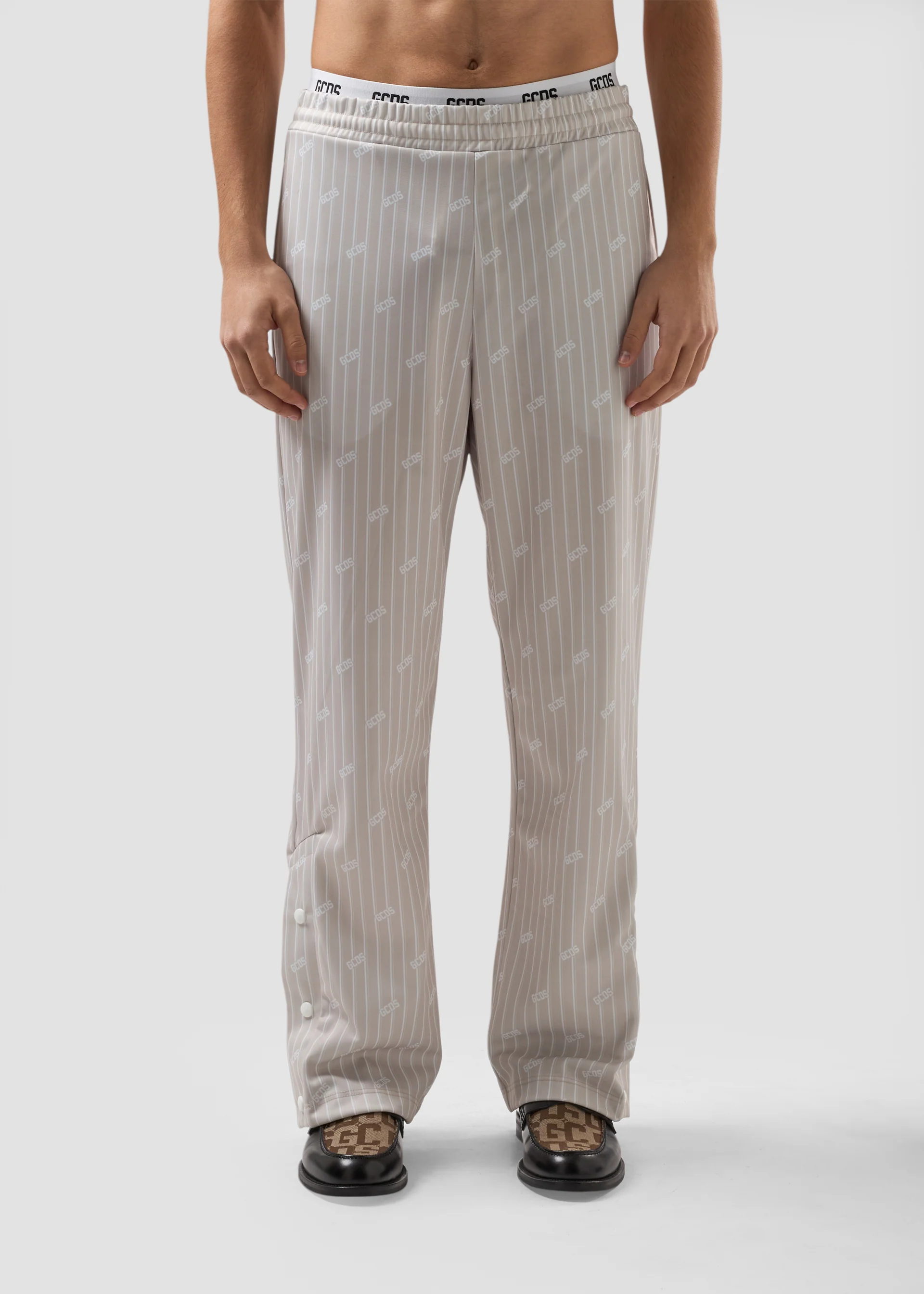 Pantaloni track gessati con logo all over - Image 3