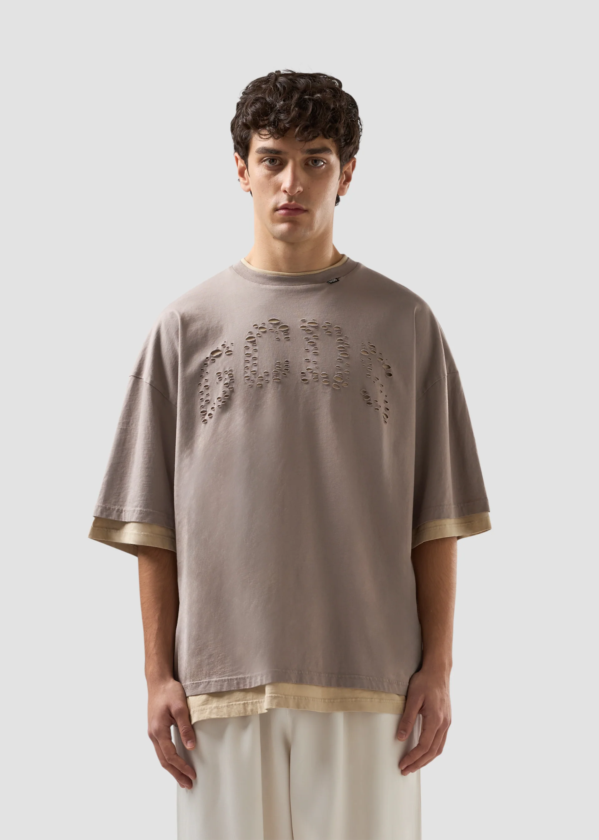 T-shirt over con logo traforato - Image 3