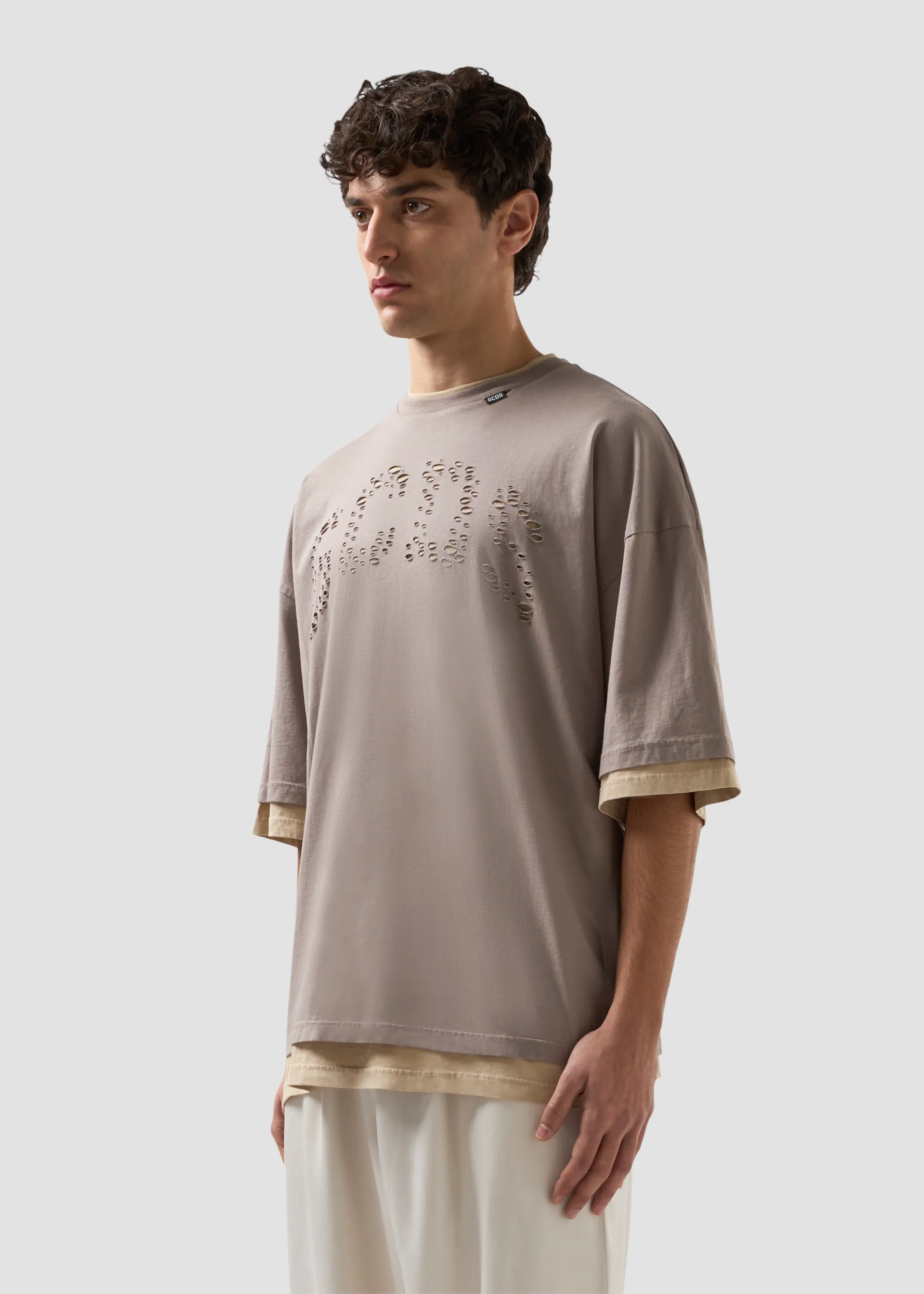 T-shirt over con logo traforato - Image 4